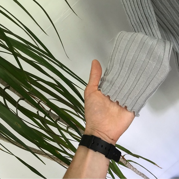 BANANA REPUBLIC Women’s Beautiful Light Gray 100% Wool Knit Sweater Size S - Picture 6 of 9